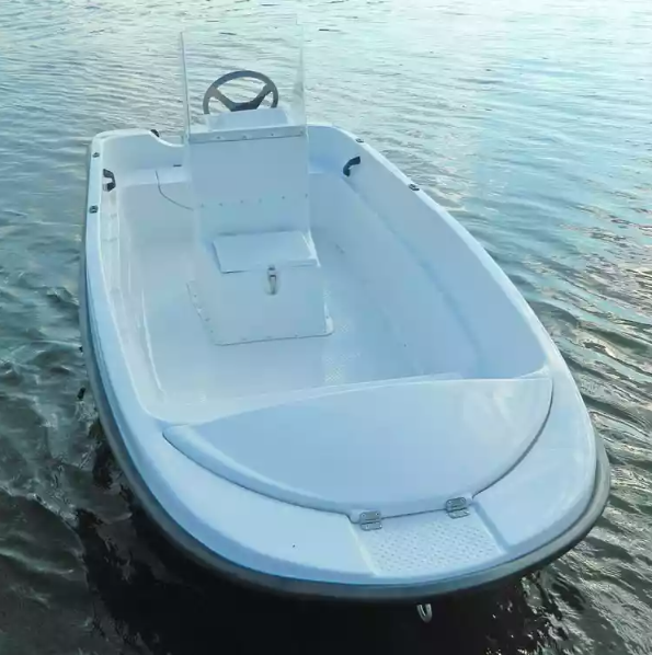 Стеклопластиковая лодка Пингвин с консолью (тримаран) в Камышине