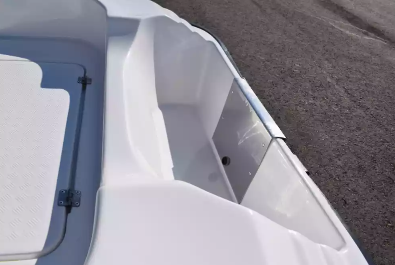 Стеклопластиковая лодка Пингвин (тримаран) в Камышине