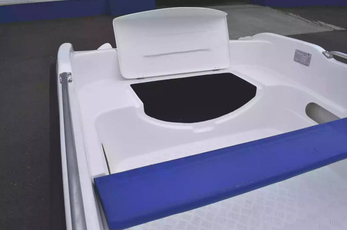 Стеклопластиковая лодка Пингвин New (тримаран) в Камышине