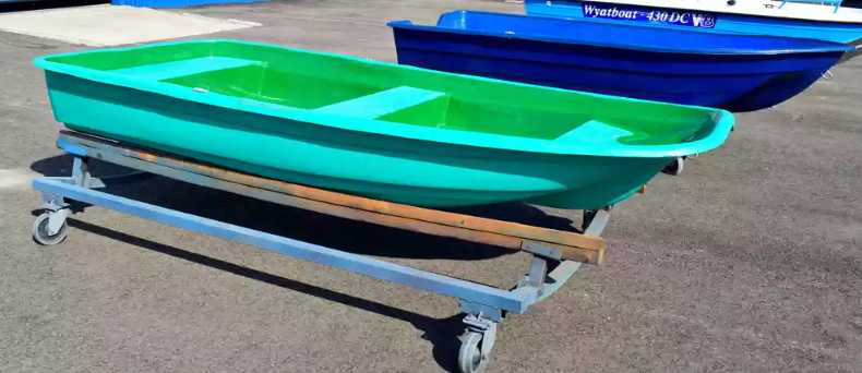 Стеклопластиковая лодка Старт (тримаран) в Камышине