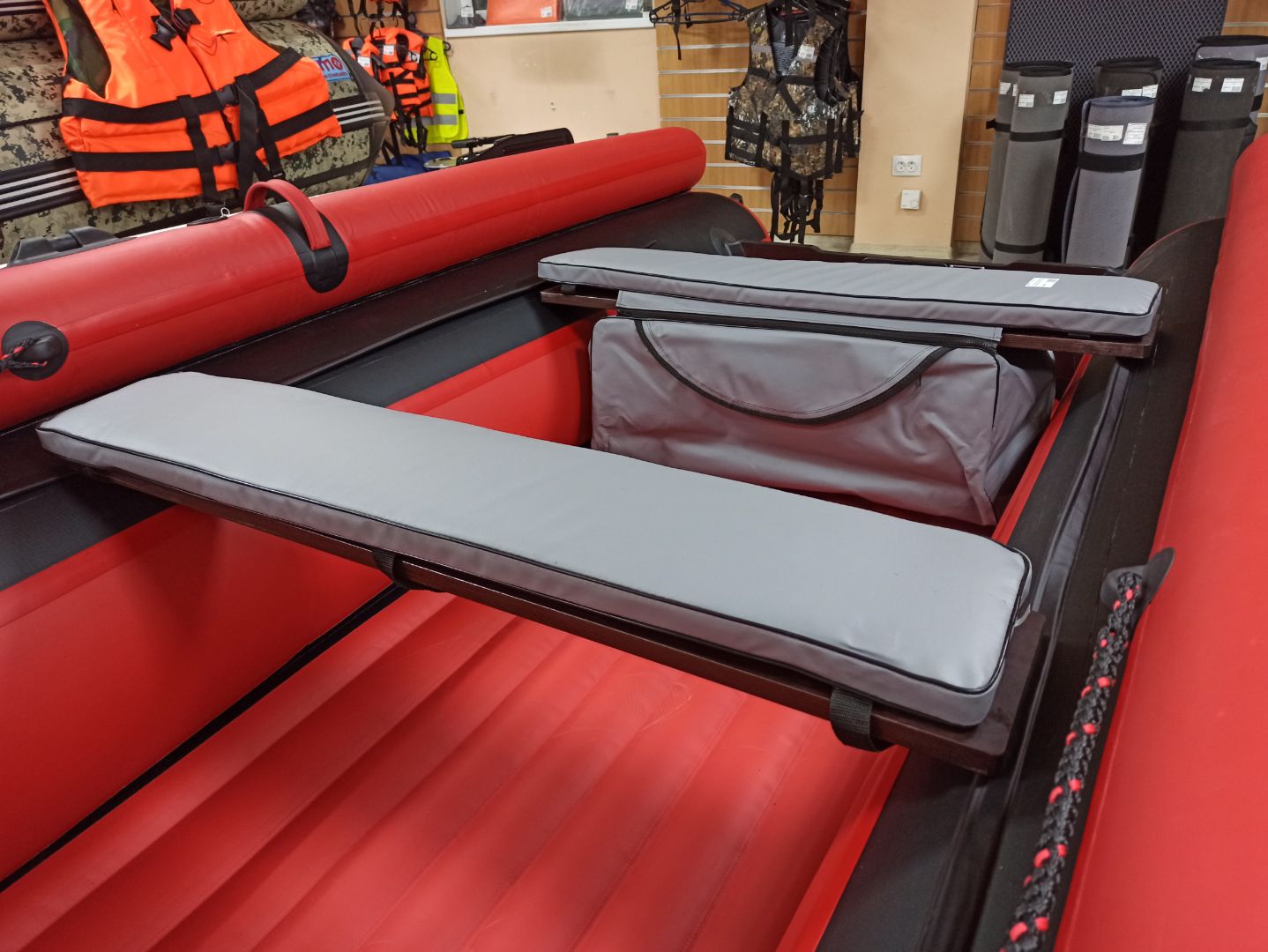 КОМПЛЕКТ МЯГКИХ НАКЛАДОК С СУМКОЙ ДЛЯ ЛОДОК 90Х20 СЕРЫЙ в Камышине