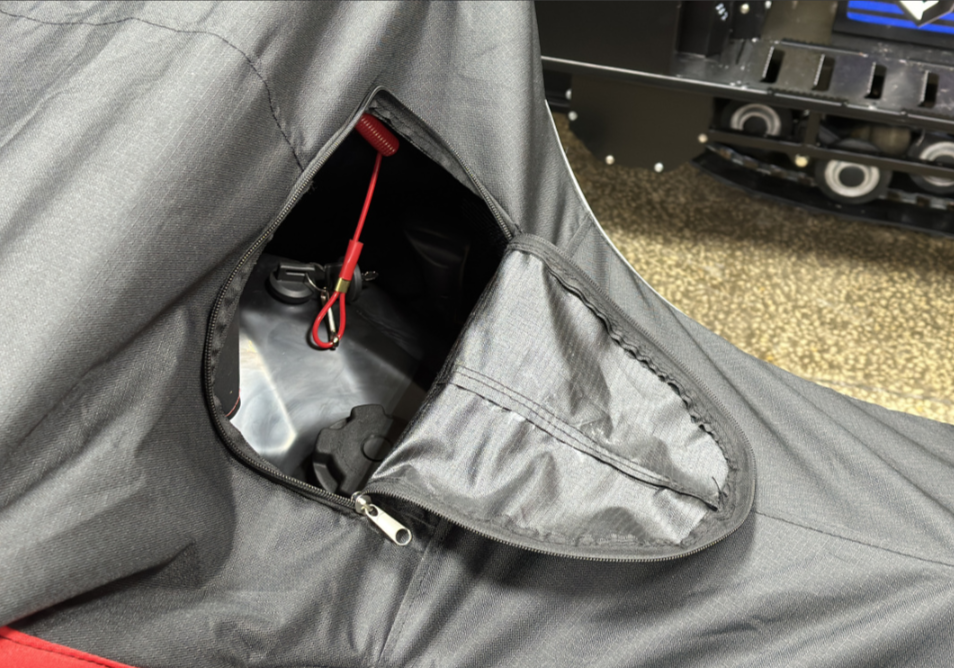 Чехол транспорт. снегохода IKUDZO HUNTER черно-красный Оксфорд ПРЕМИУМ качества с лого IKUDZO в Камышине