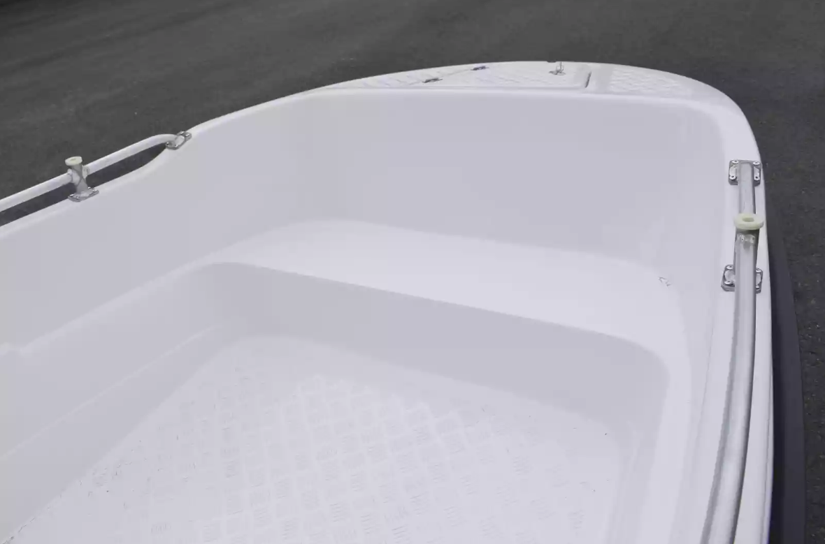 Стеклопластиковая лодка Пингвин New (тримаран) в Камышине