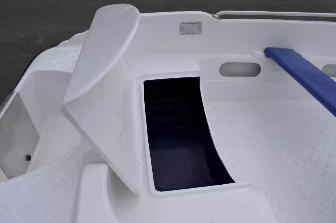 Стеклопластиковая лодка Пингвин New (тримаран) в Камышине