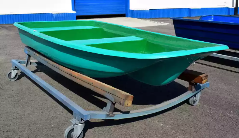 Стеклопластиковая лодка Старт (тримаран) в Камышине