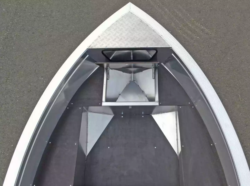 Алюминиевая лодка  Неман-420 в Камышине