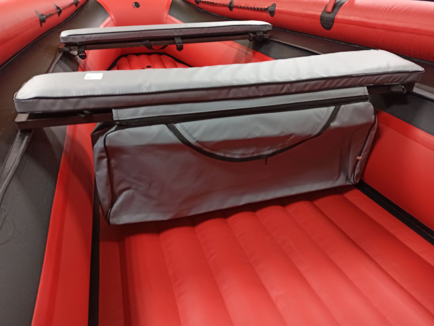 КОМПЛЕКТ МЯГКИХ НАКЛАДОК С СУМКОЙ ДЛЯ ЛОДОК 90Х20 СЕРЫЙ в Камышине