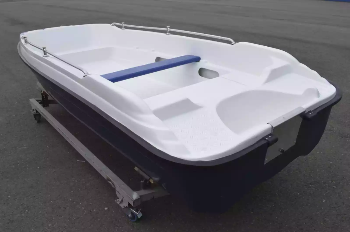 Стеклопластиковая лодка Пингвин New (тримаран) в Камышине