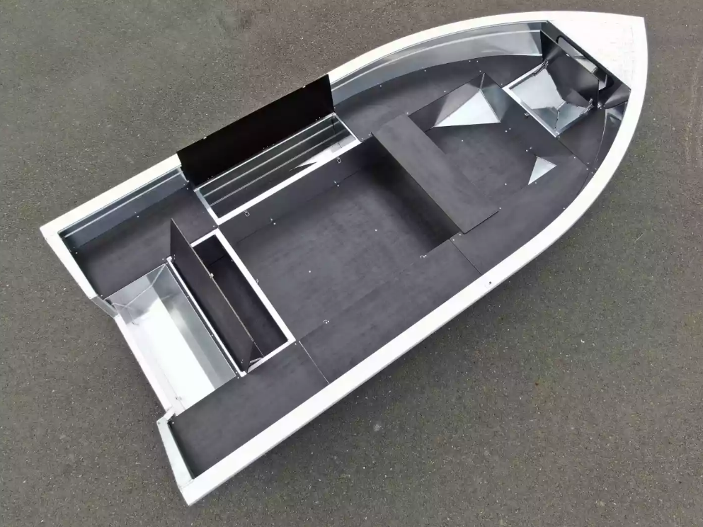 Алюминиевая лодка  Неман-420 в Камышине