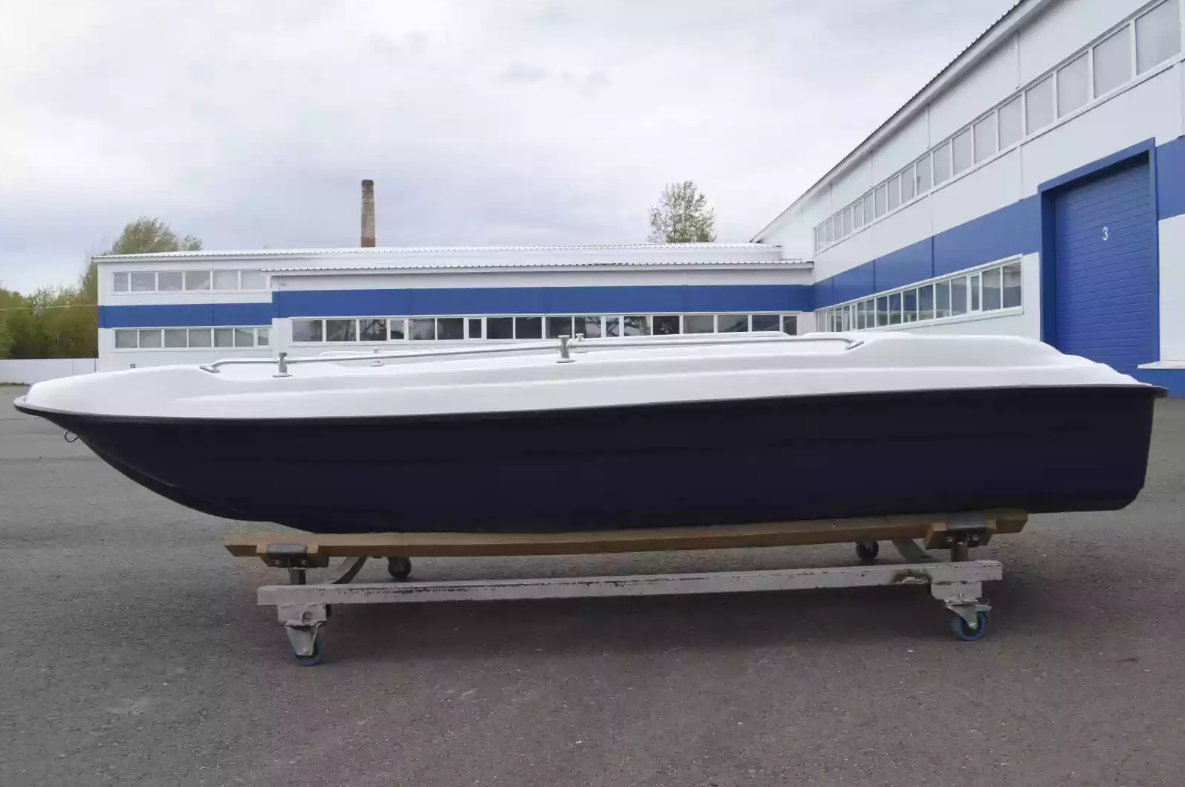 Стеклопластиковая лодка Пингвин New (тримаран) в Камышине