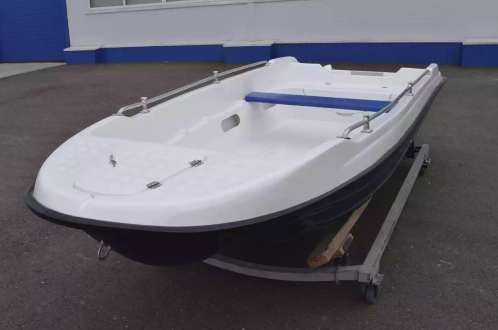 Стеклопластиковая лодка Пингвин New (тримаран) в Камышине