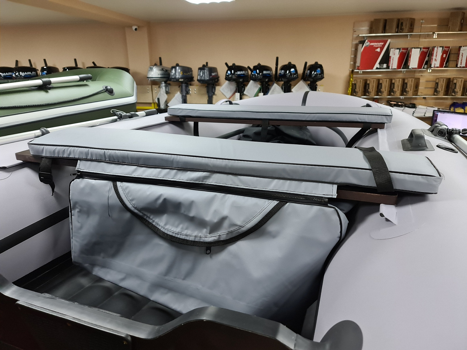 КОМПЛЕКТ МЯГКИХ НАКЛАДОК С СУМКОЙ ДЛЯ ЛОДОК 90Х20 СЕРЫЙ в Камышине