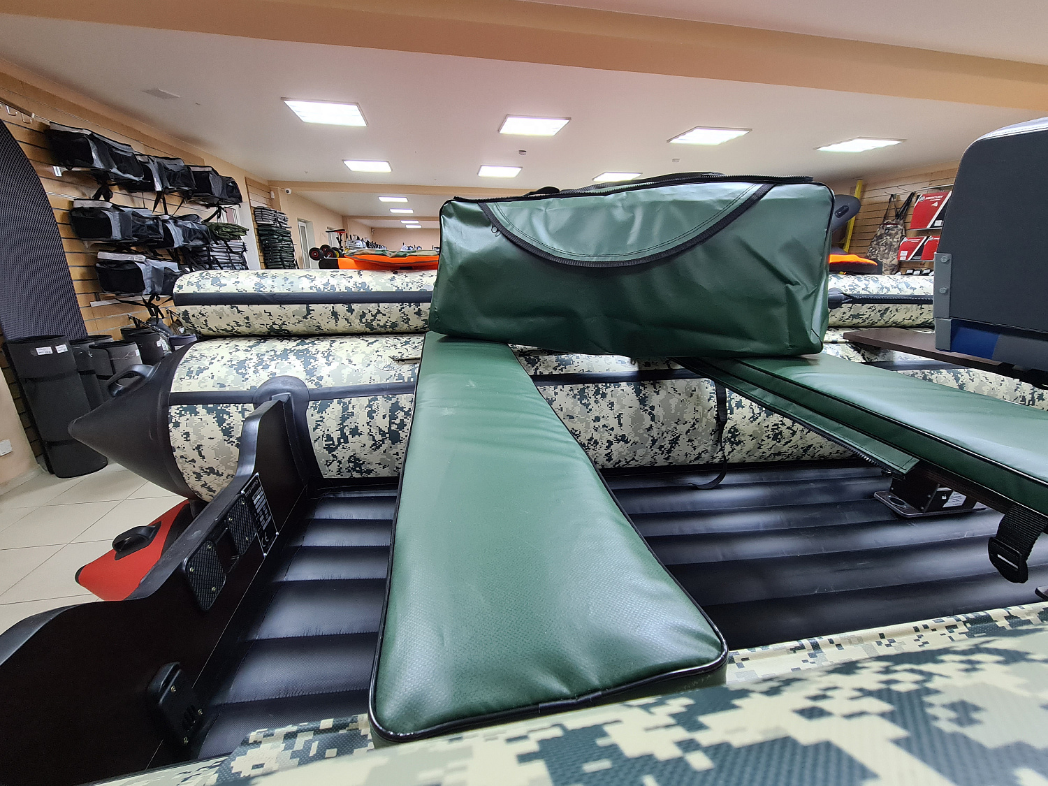 КОМПЛЕКТ МЯГКИХ НАКЛАДОК С СУМКОЙ ДЛЯ ЛОДОК 110Х20 ЗЕЛЕНЫЙ в Камышине