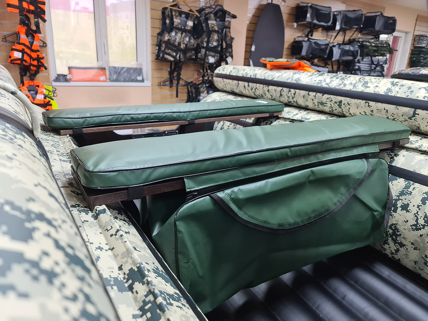 КОМПЛЕКТ МЯГКИХ НАКЛАДОК С СУМКОЙ ДЛЯ ЛОДОК 110Х20 ЗЕЛЕНЫЙ в Камышине